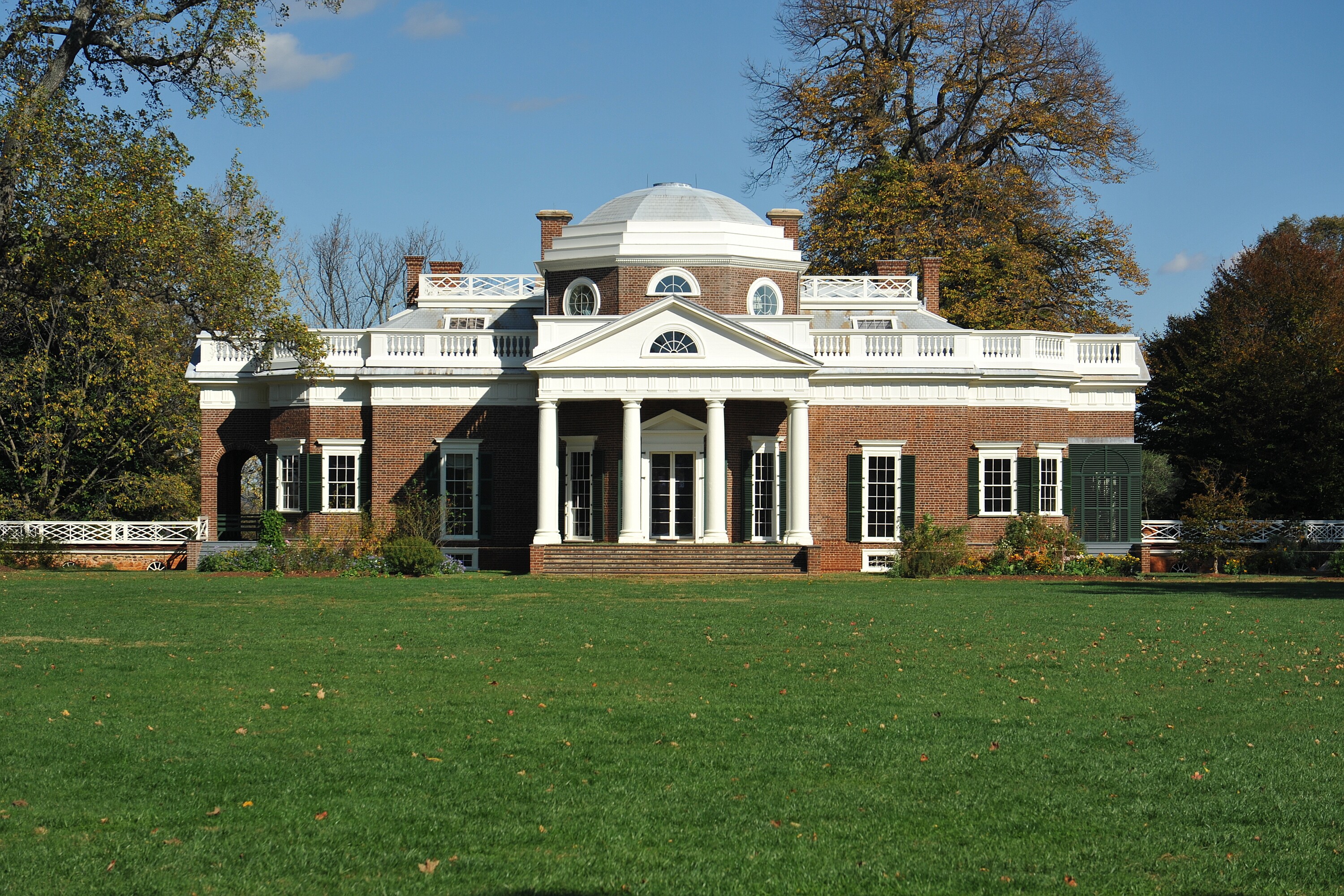 Exterior image of Monticello, home of Thomas Jefferson.