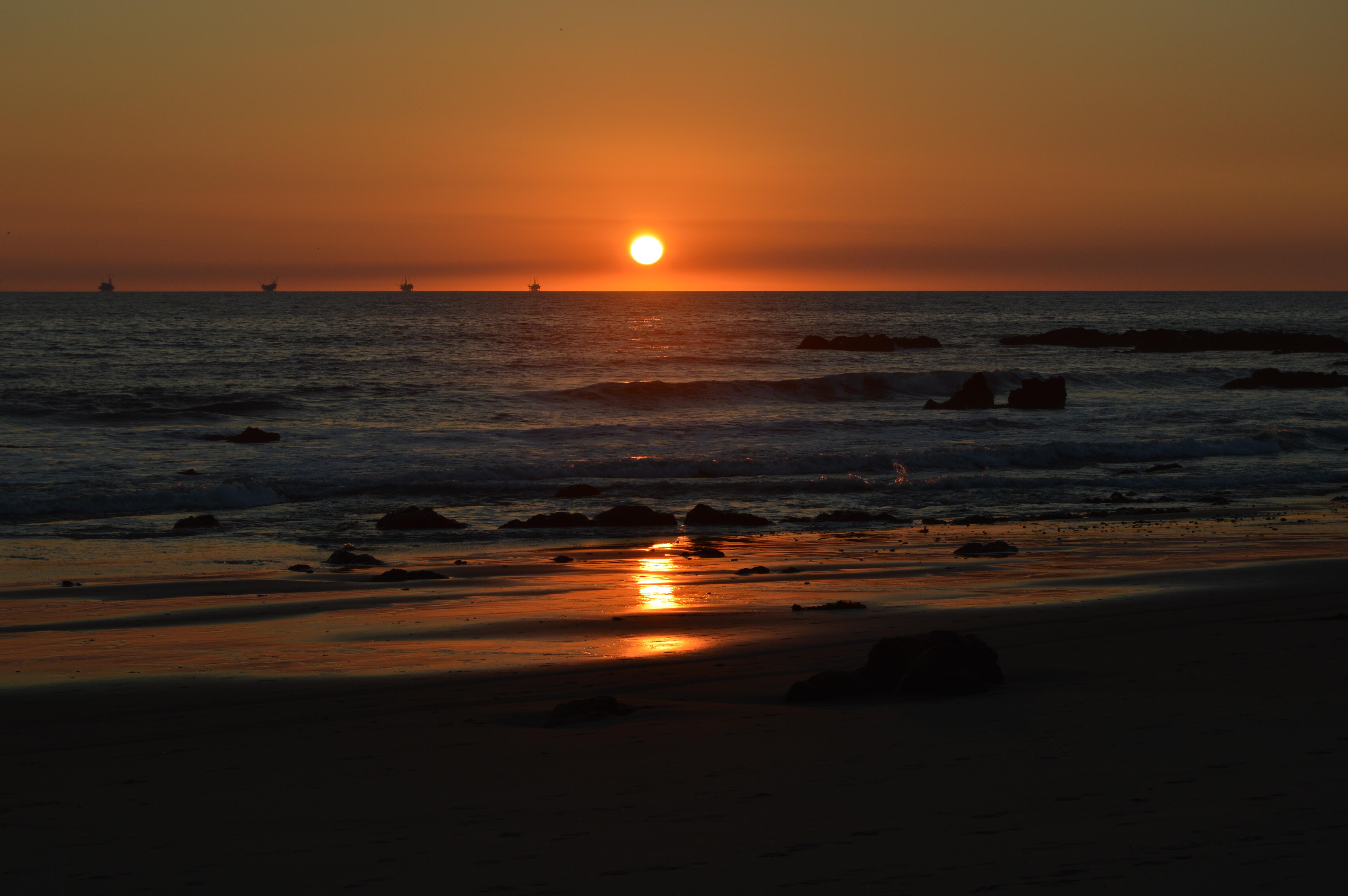 Outdoor image of the sunset at Carpinteria Beach