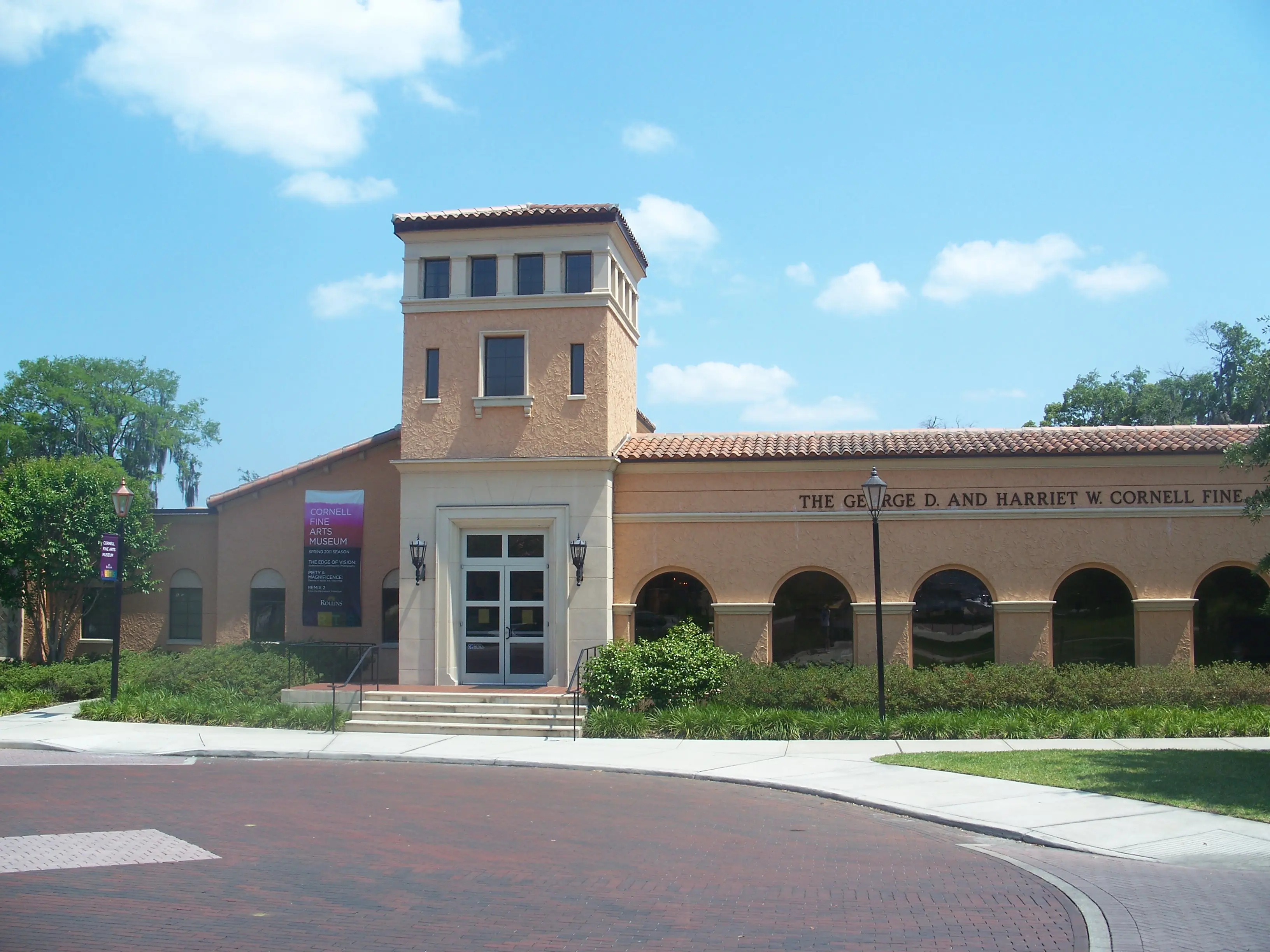 Outdoor image of the Rollins Museum of Art.