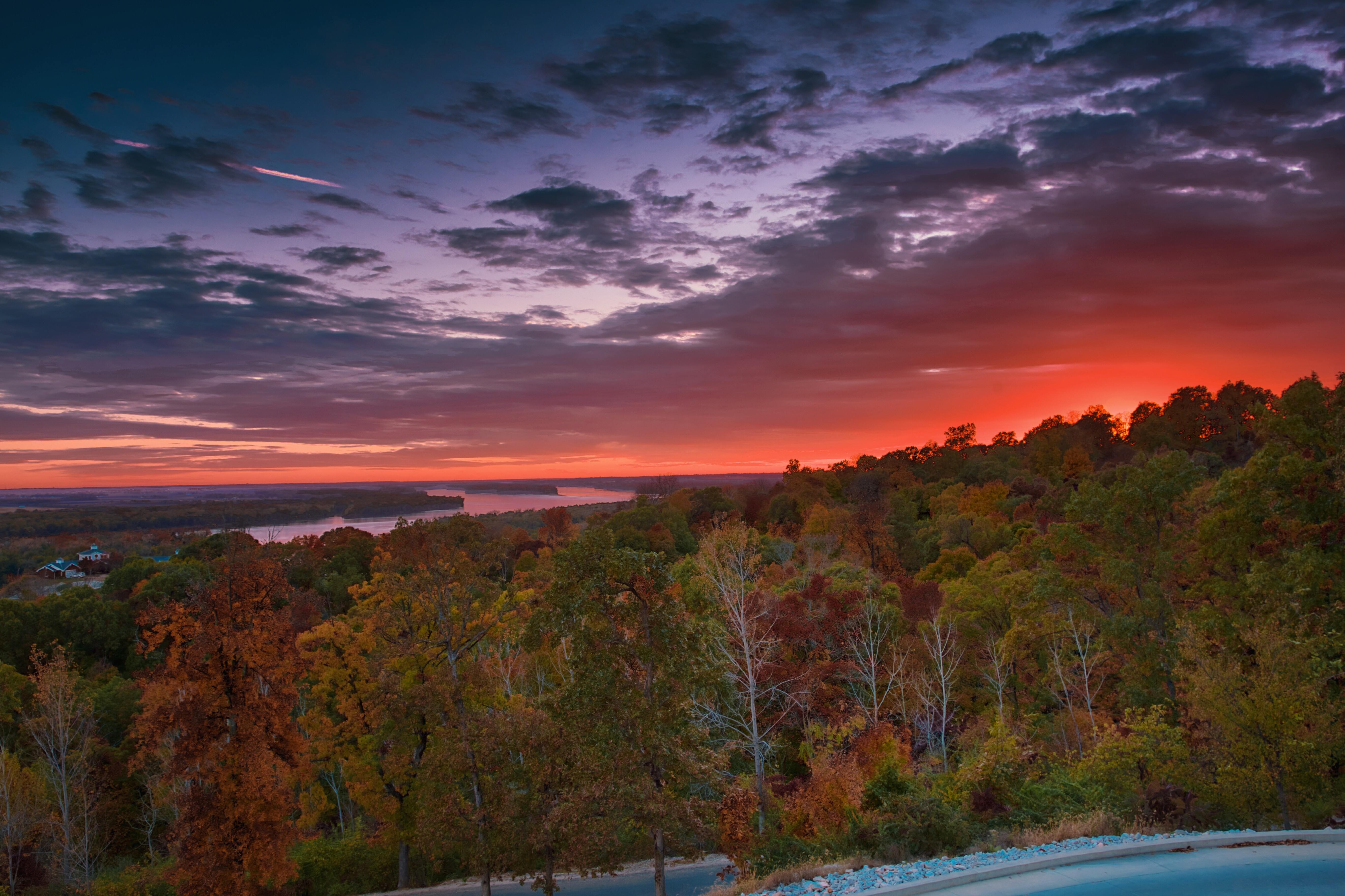 Image of a pink sunset in Aries Winery Grafton, Illinois.