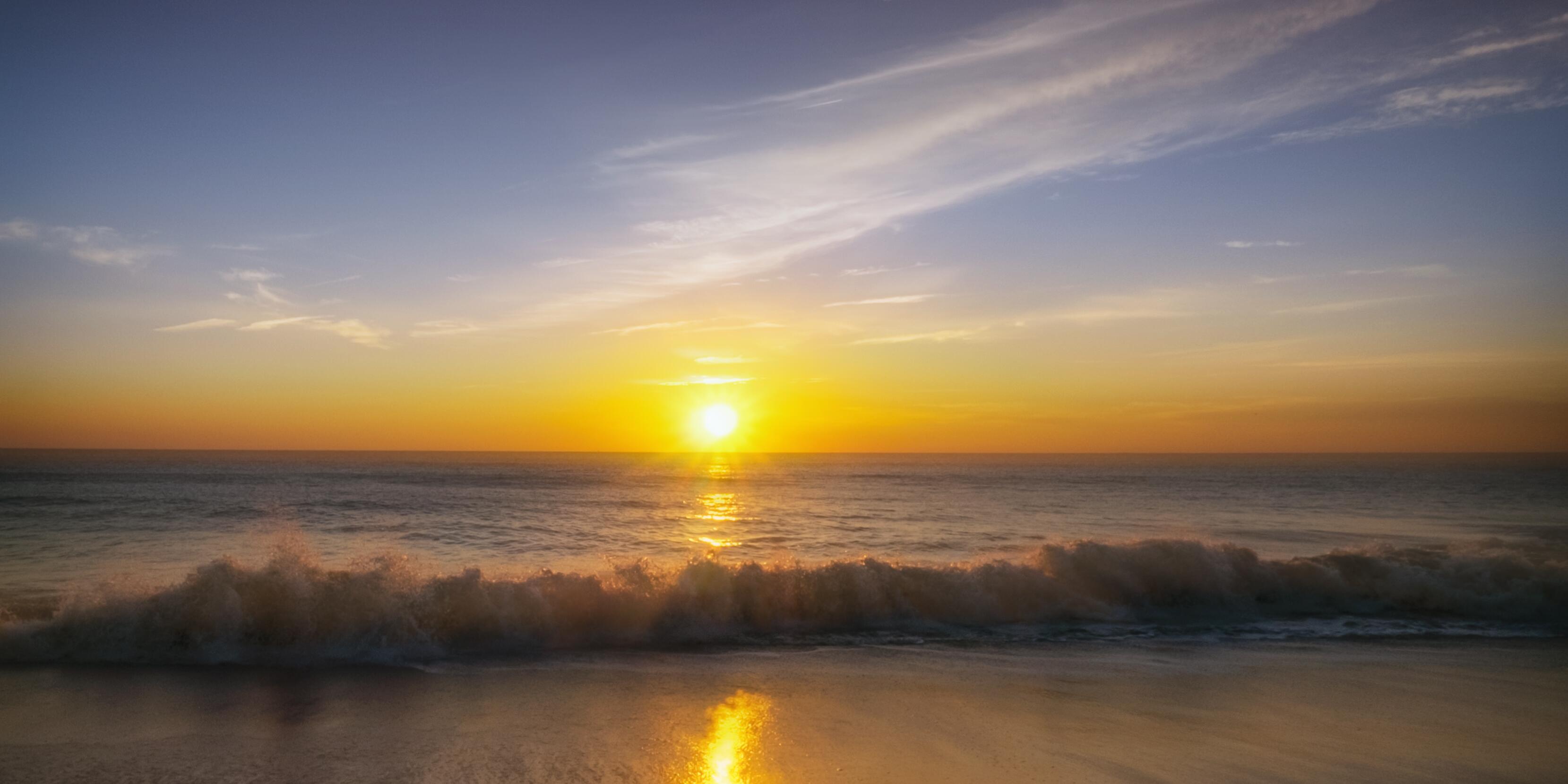 Image of a beach sunrise in Delaware.