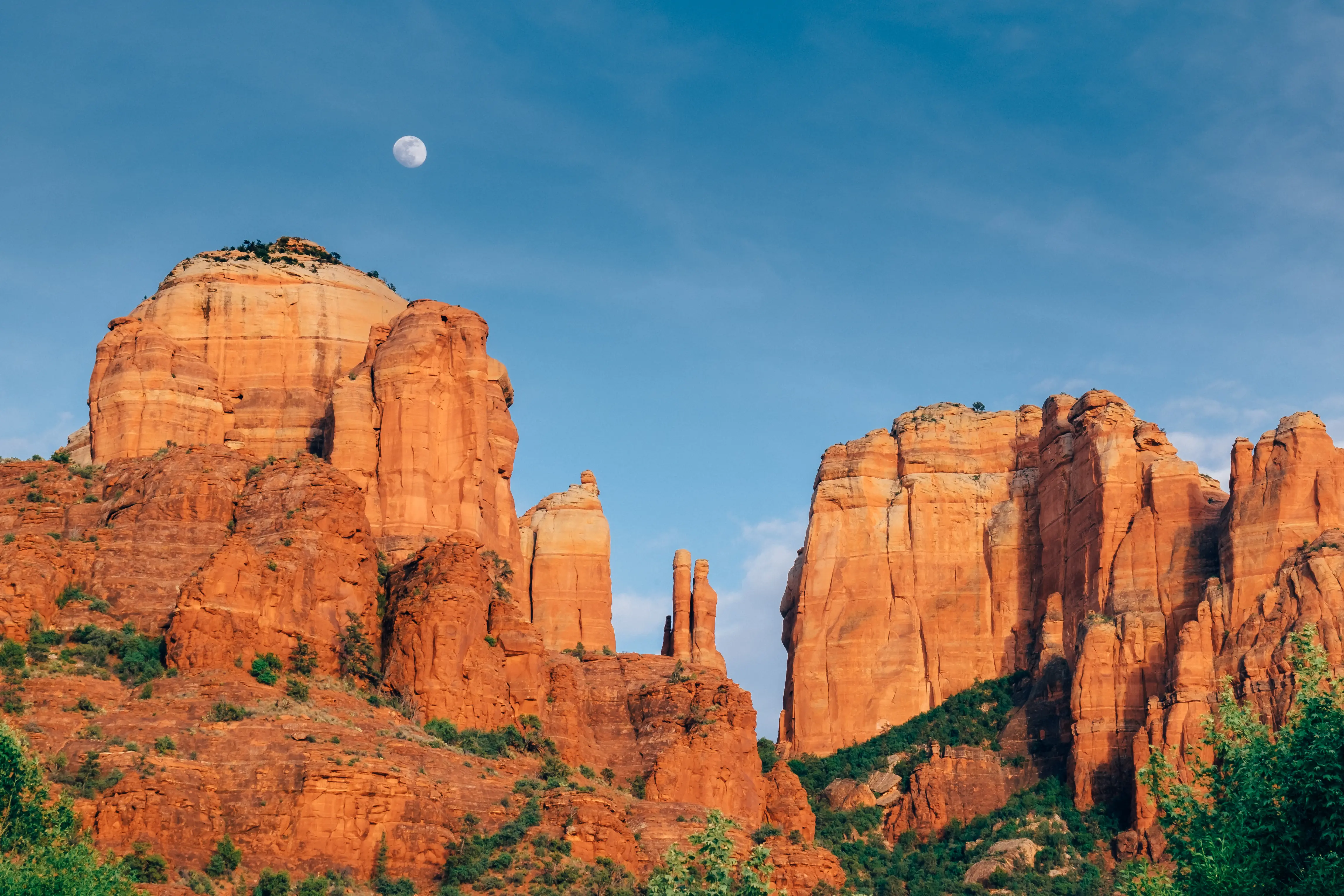 An outdoor image of Cathedral Rock in Coconino National Forest.