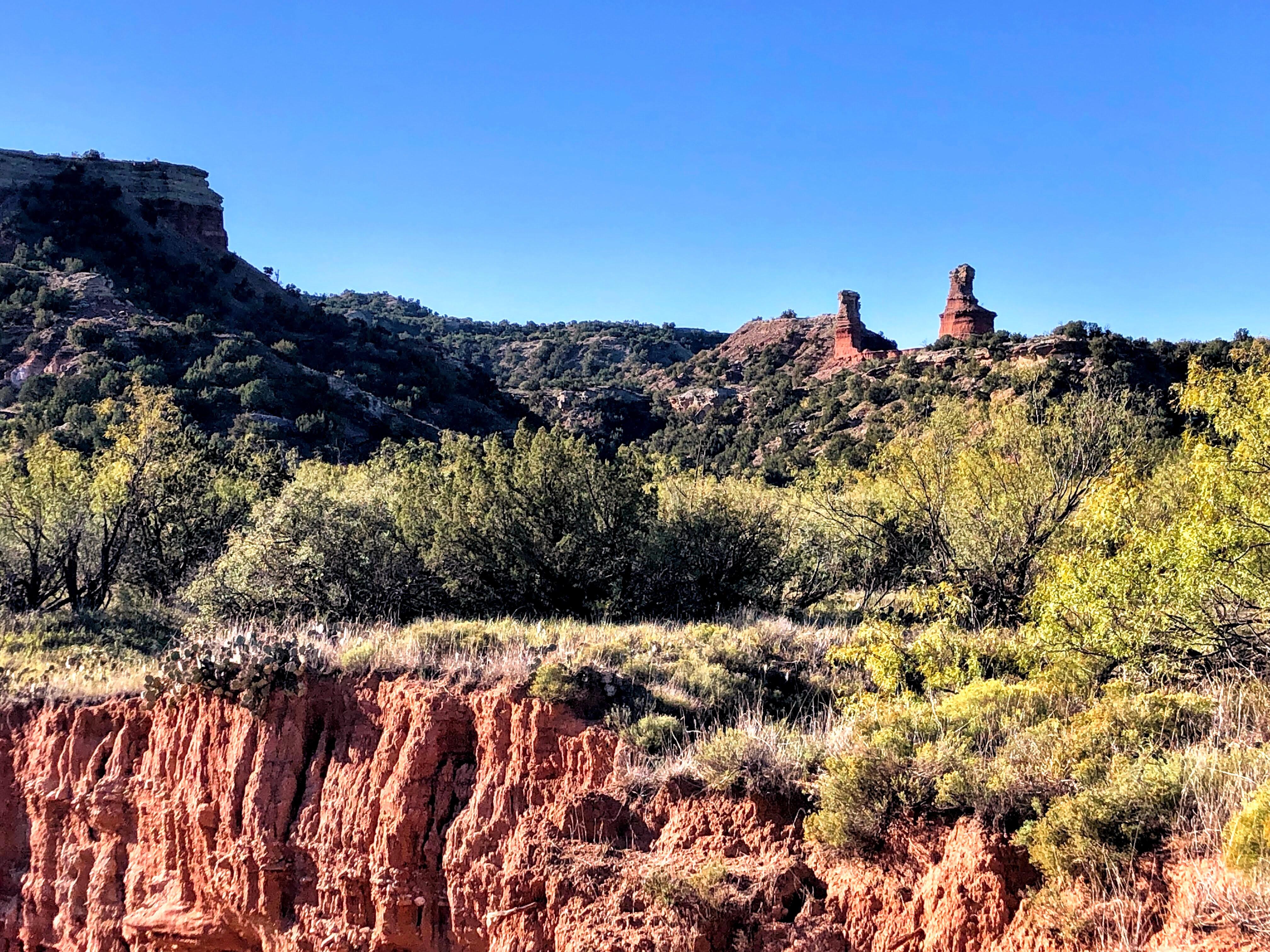 Reddish rock formations on the Lighthouse Trail in Pal Duro Canyon State Park