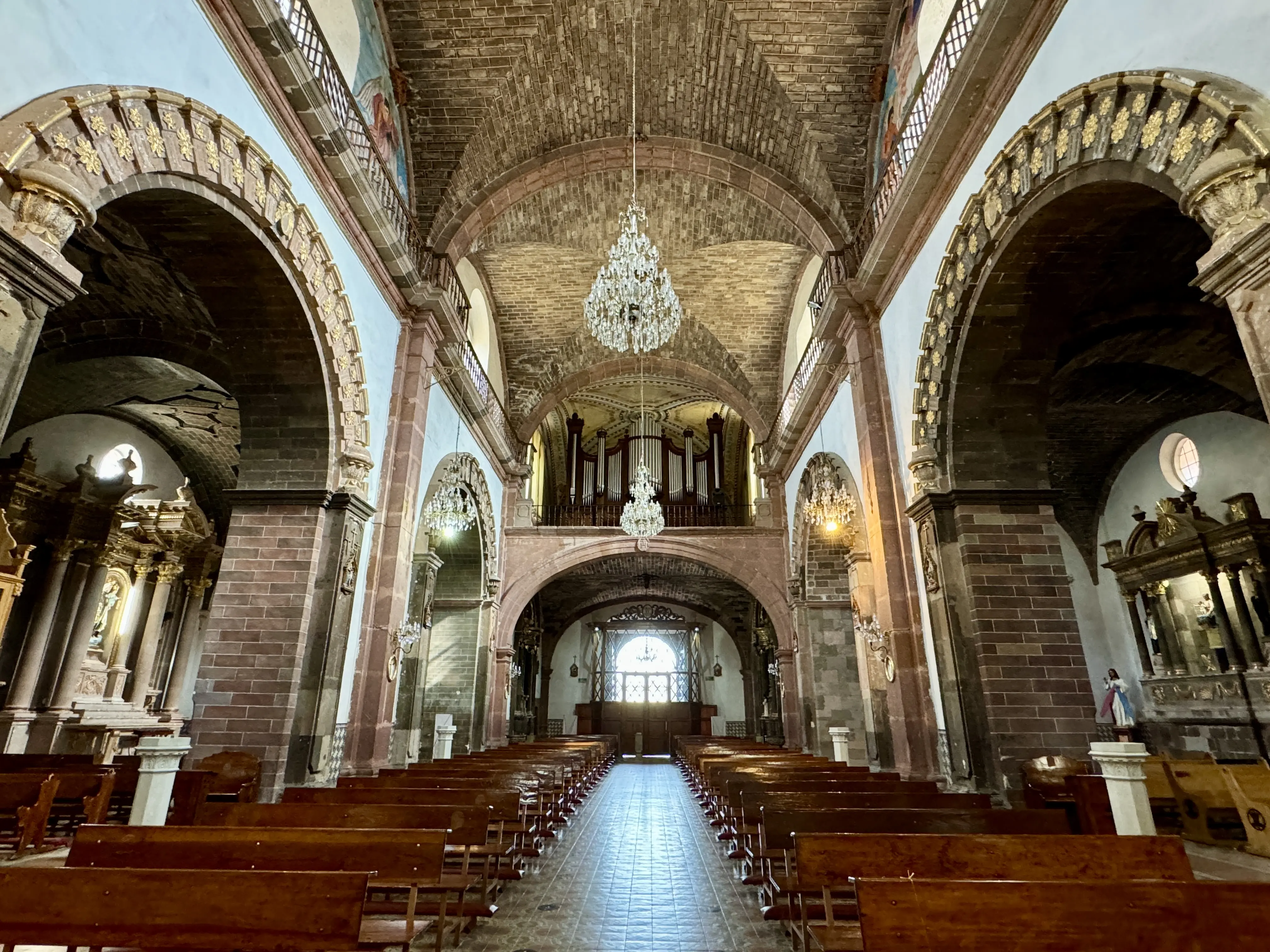 Interior image of the Parroquia de San Miguel Arcángel in San Miguel de Allende, Mexico.