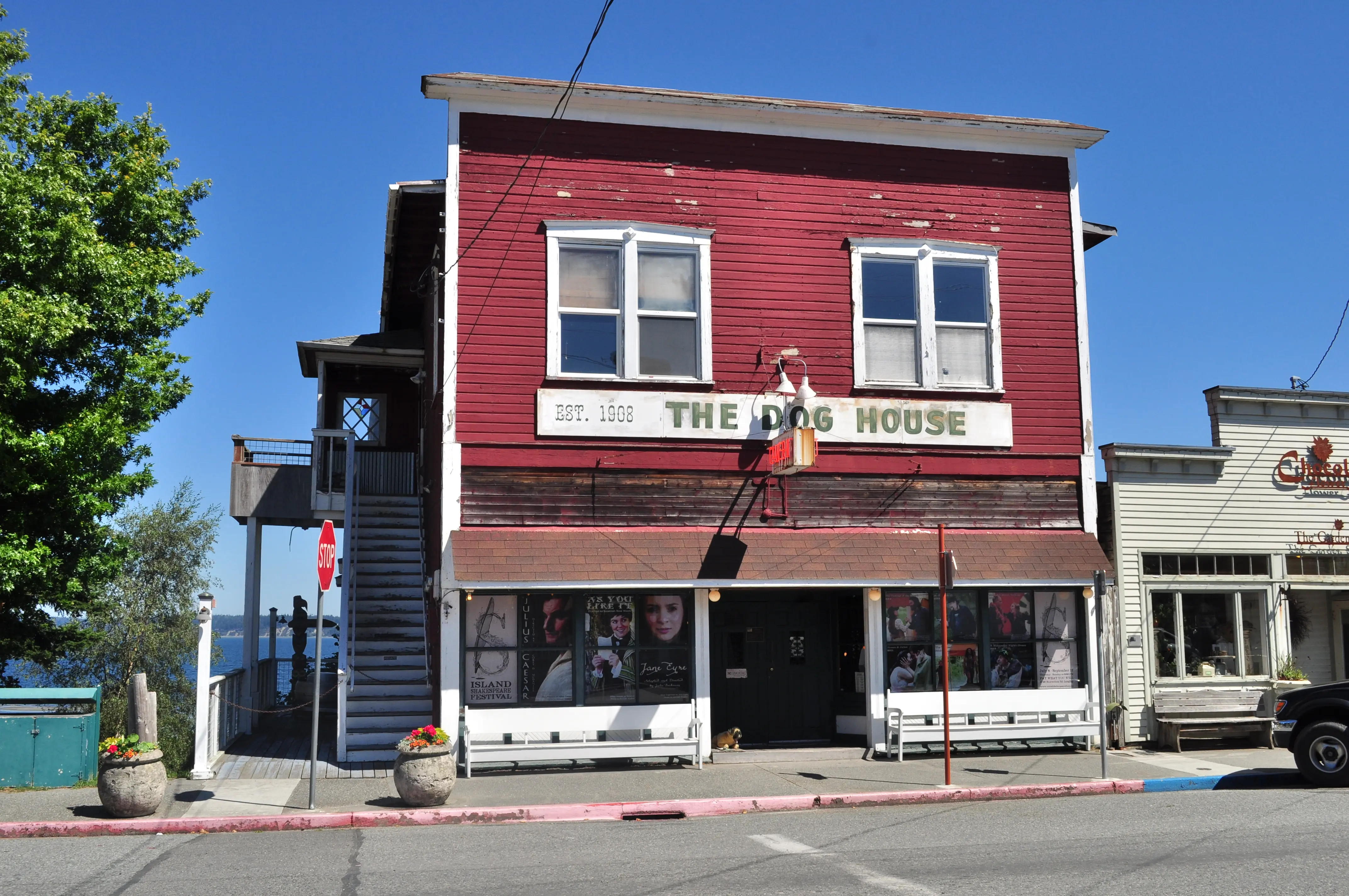 Image of "The Dog House" tavern in Langley, Washington.