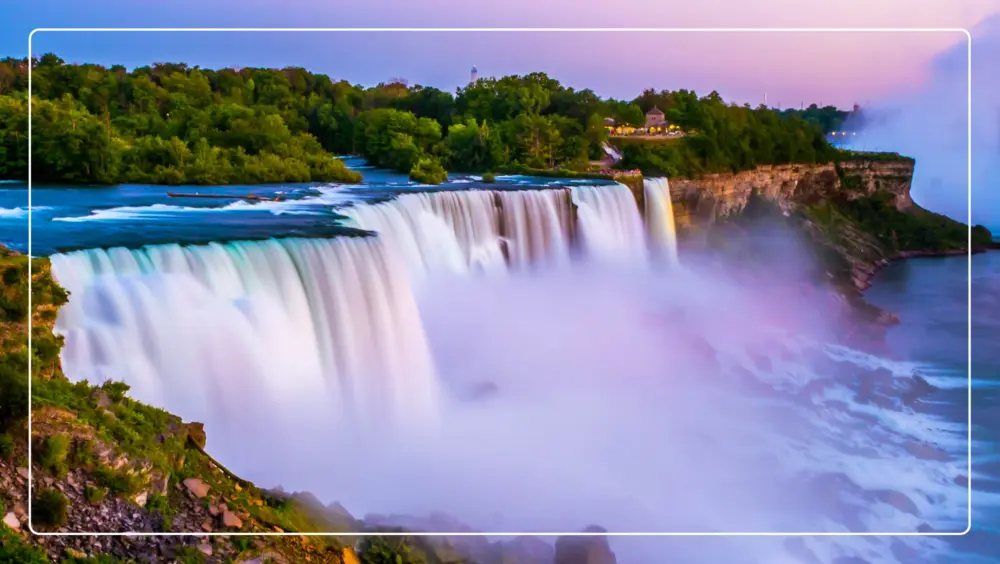 Close up image of Horseshoe Falls at Niagara Falls.