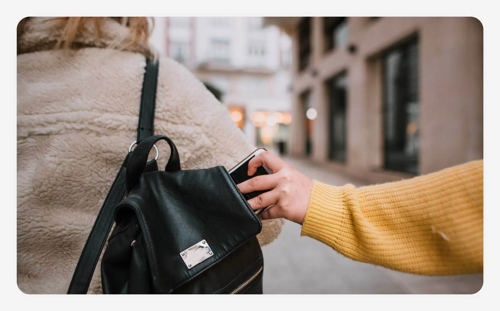 Solo female traveler getting pickpocketed
