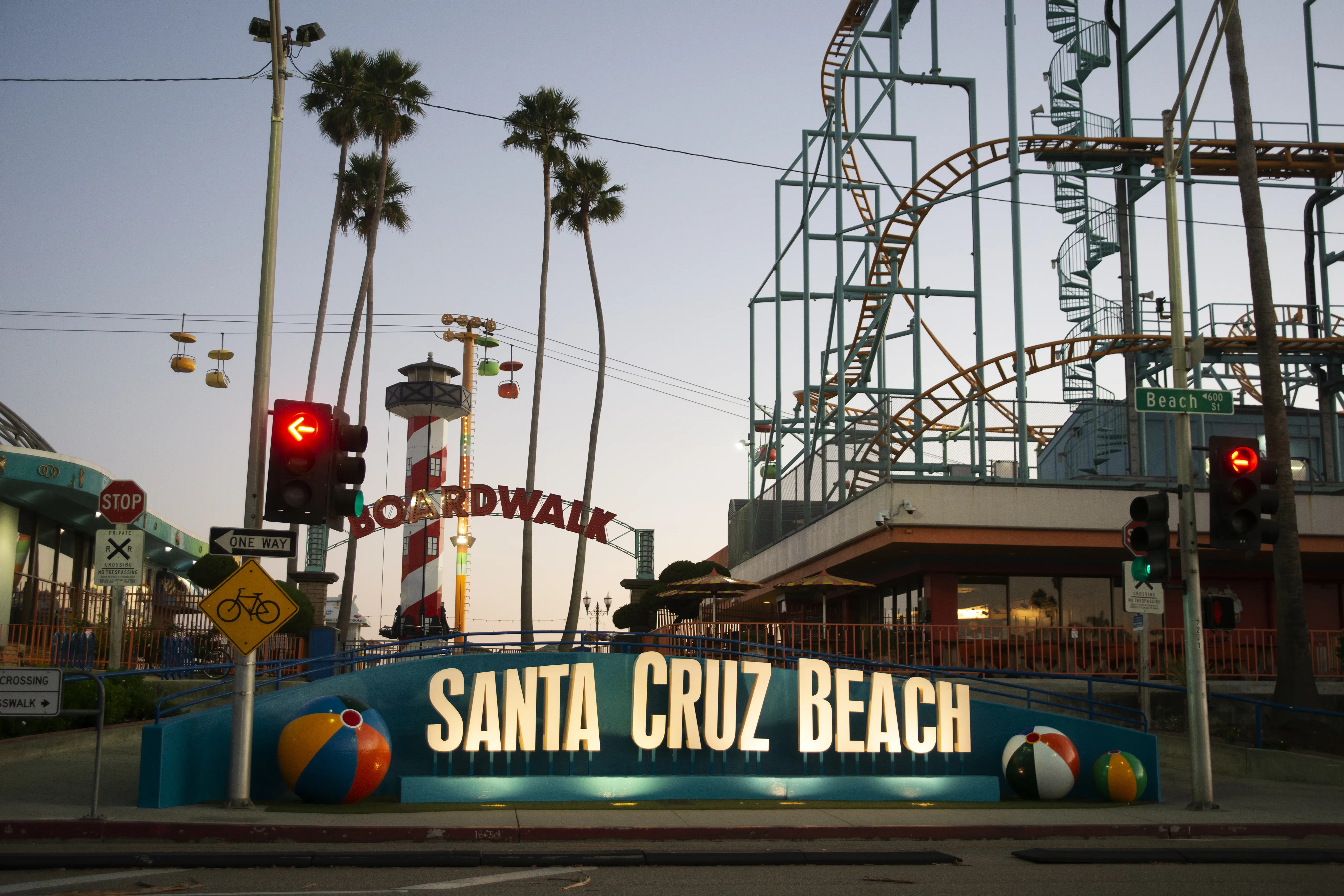 Image of the Santa Cruz Beach Boardwalk and its attractions.