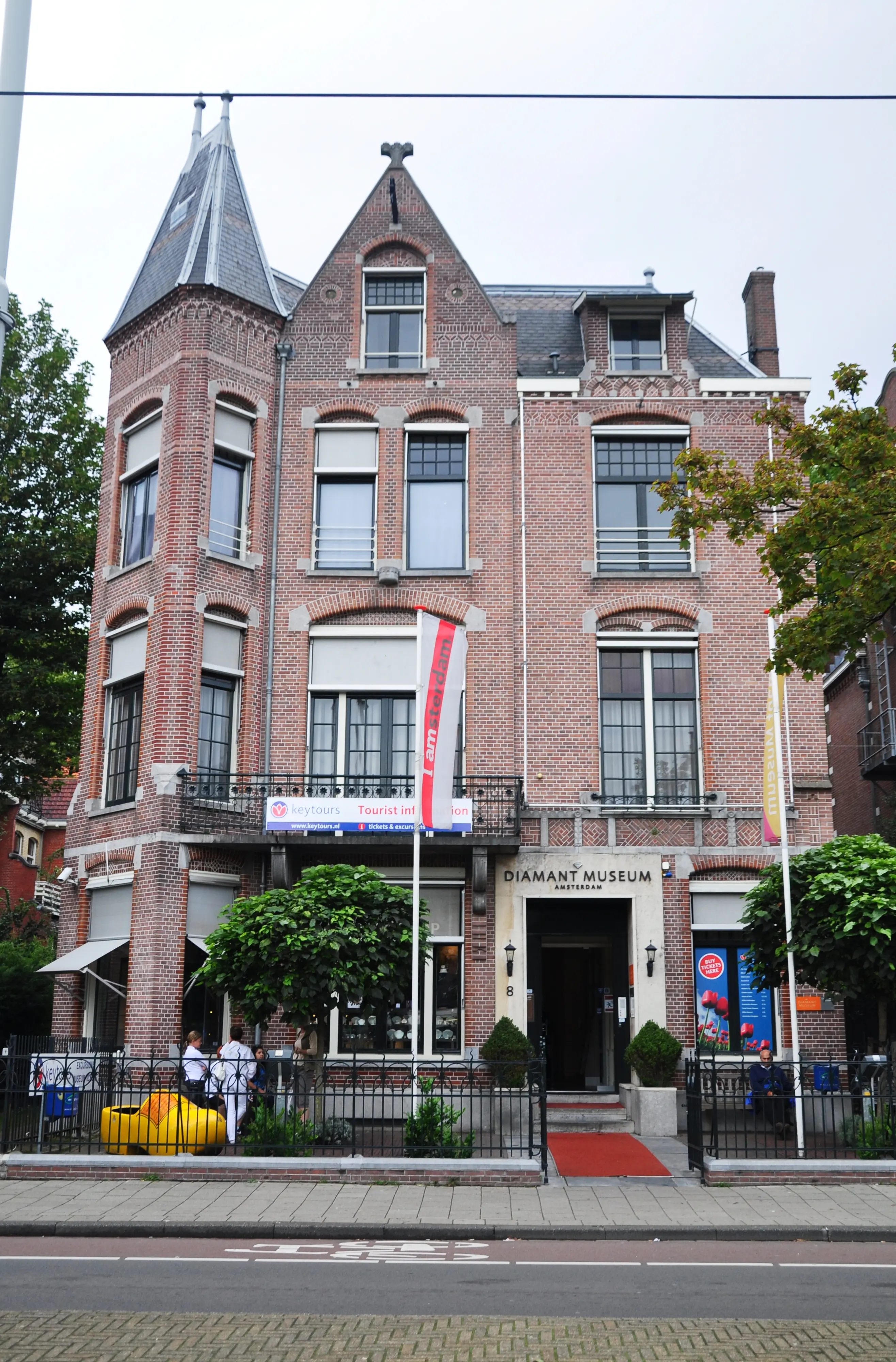 Exterior image of the Amsterdam Diamond Museum.