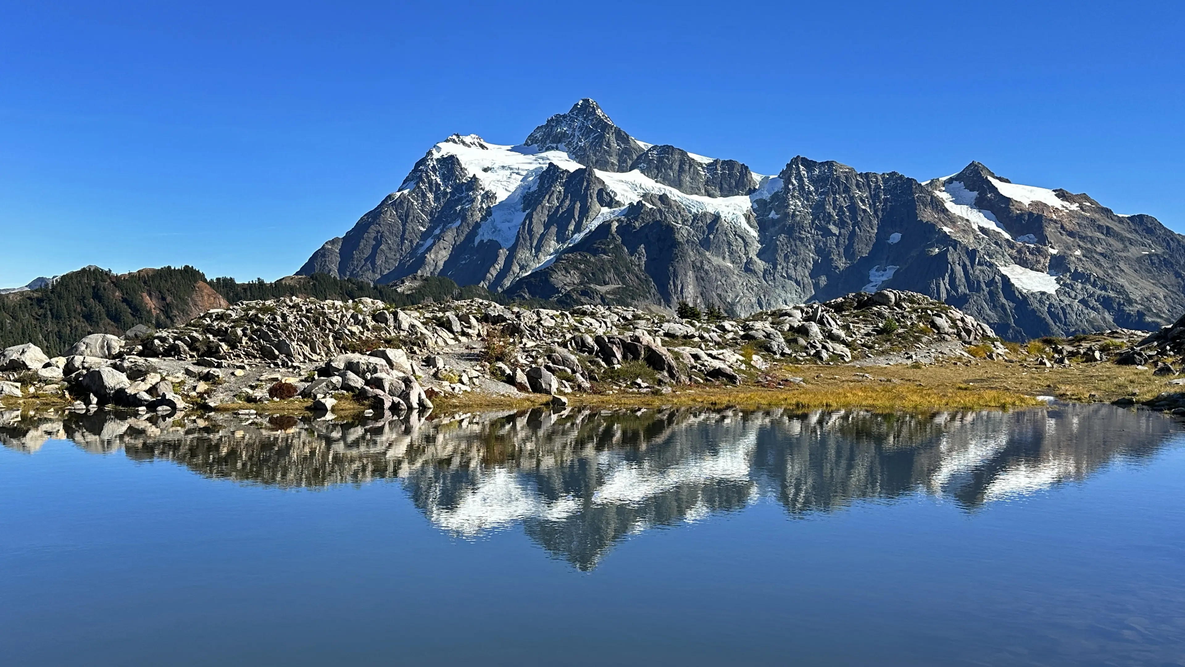 Image of the famous scenic viewpoint, Artist Point, of Mount Baker.