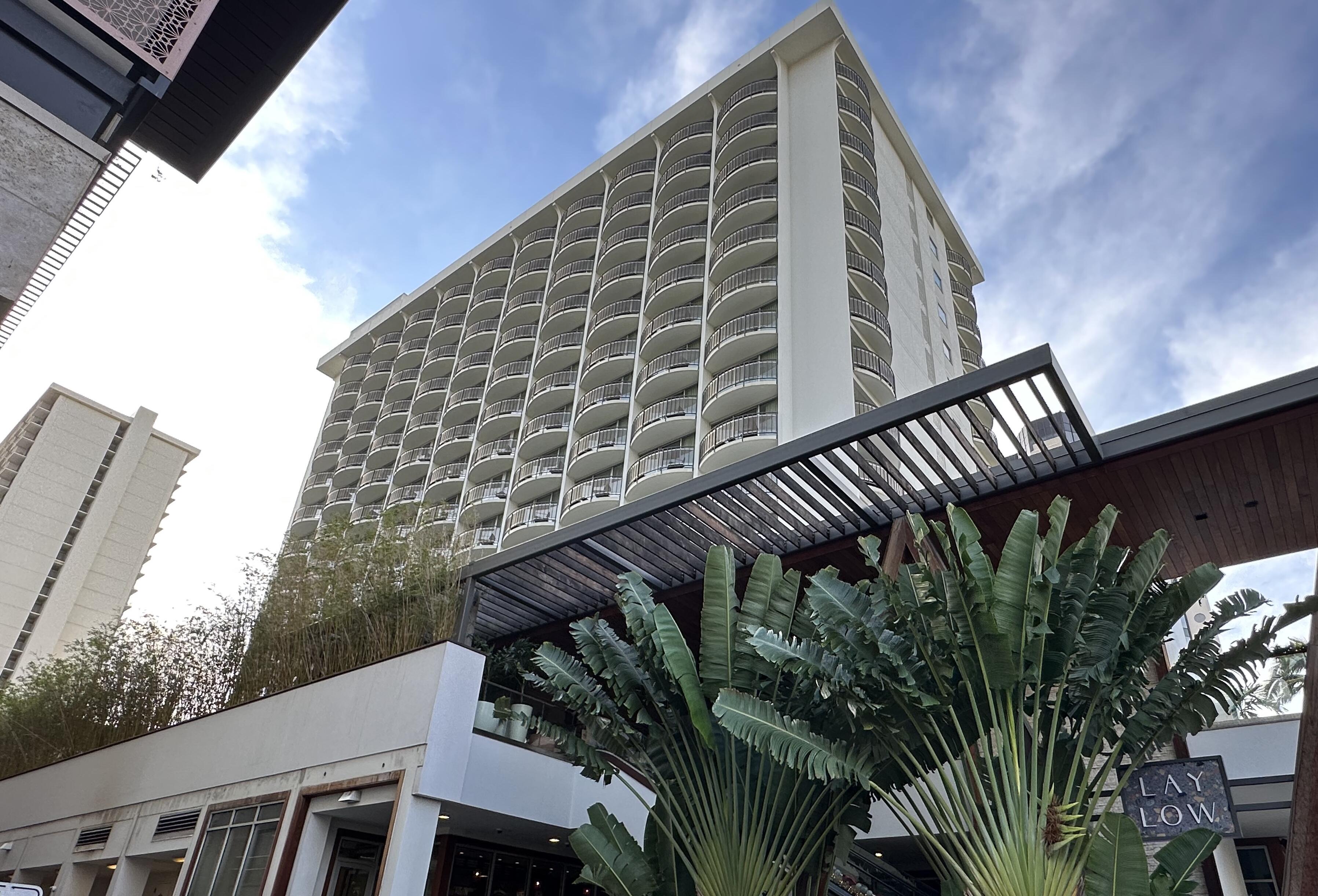 Outdoor picture of the The Laylow, Autograph Collection, in Honolulu, Hawaii.