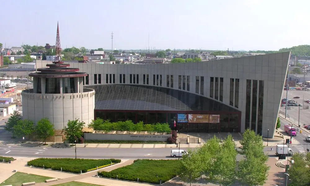 An outdoor exterior shot of the Country Music Hall of Fame.