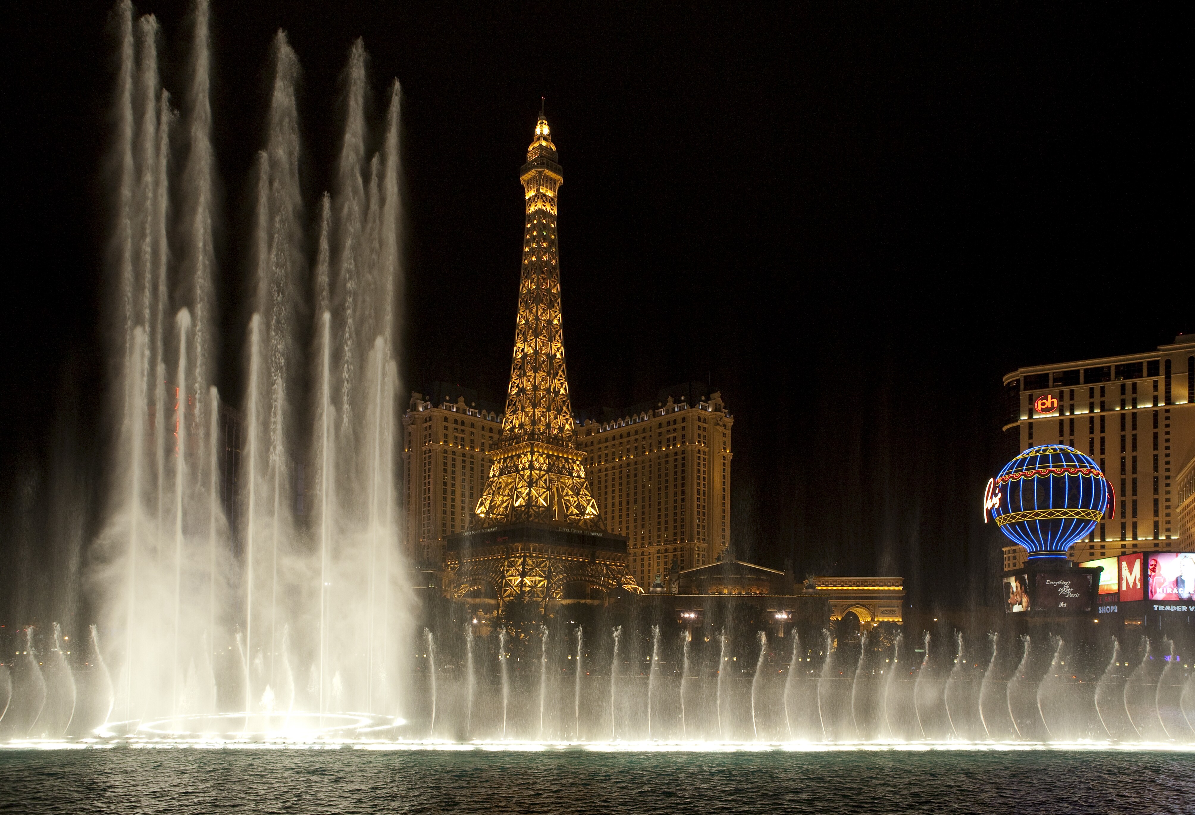 Image of a water show near the Eiffel Tower at Las Vegas, Nevada.