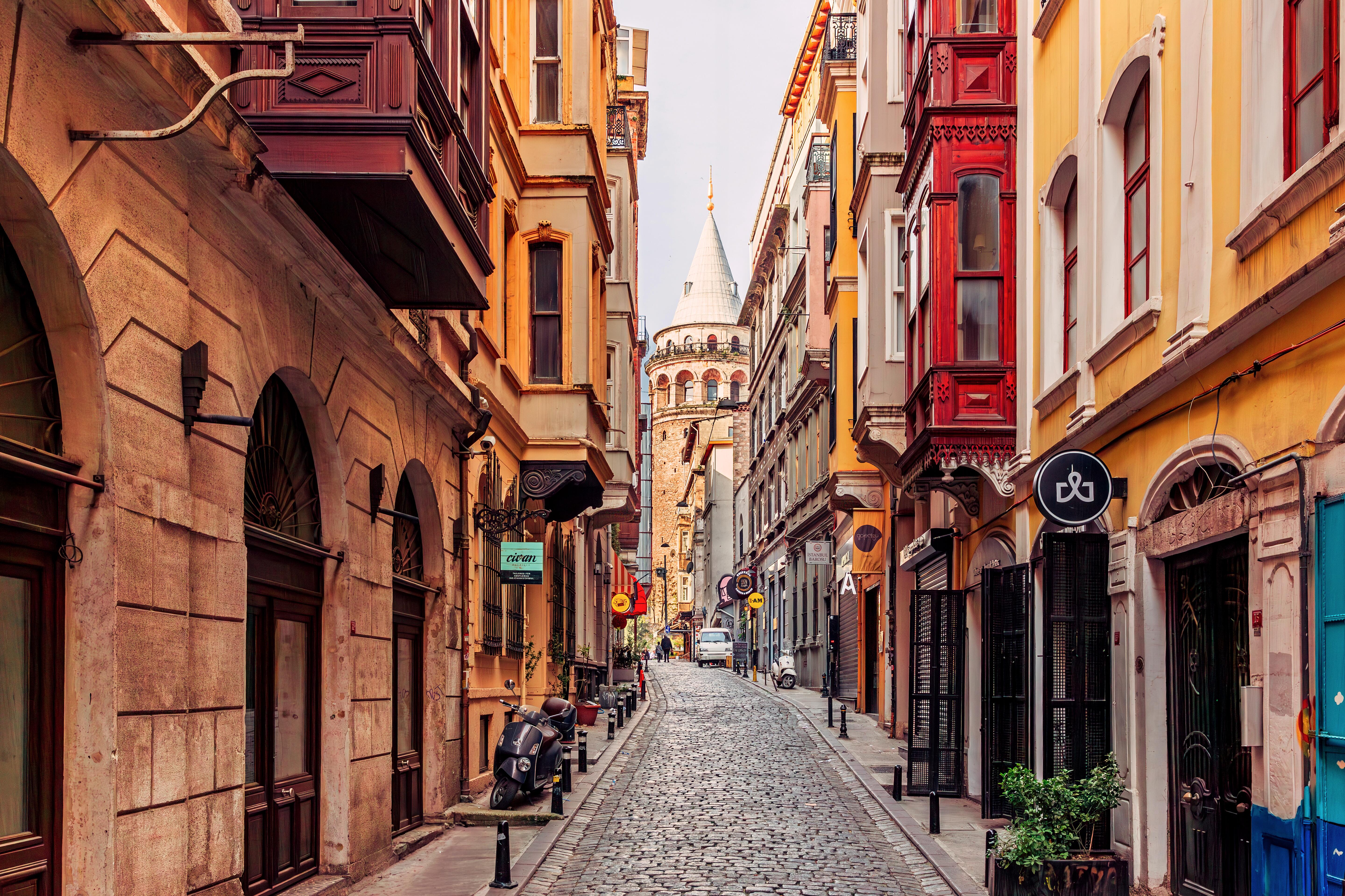 Photo of a narrow street during the day in Istanbul