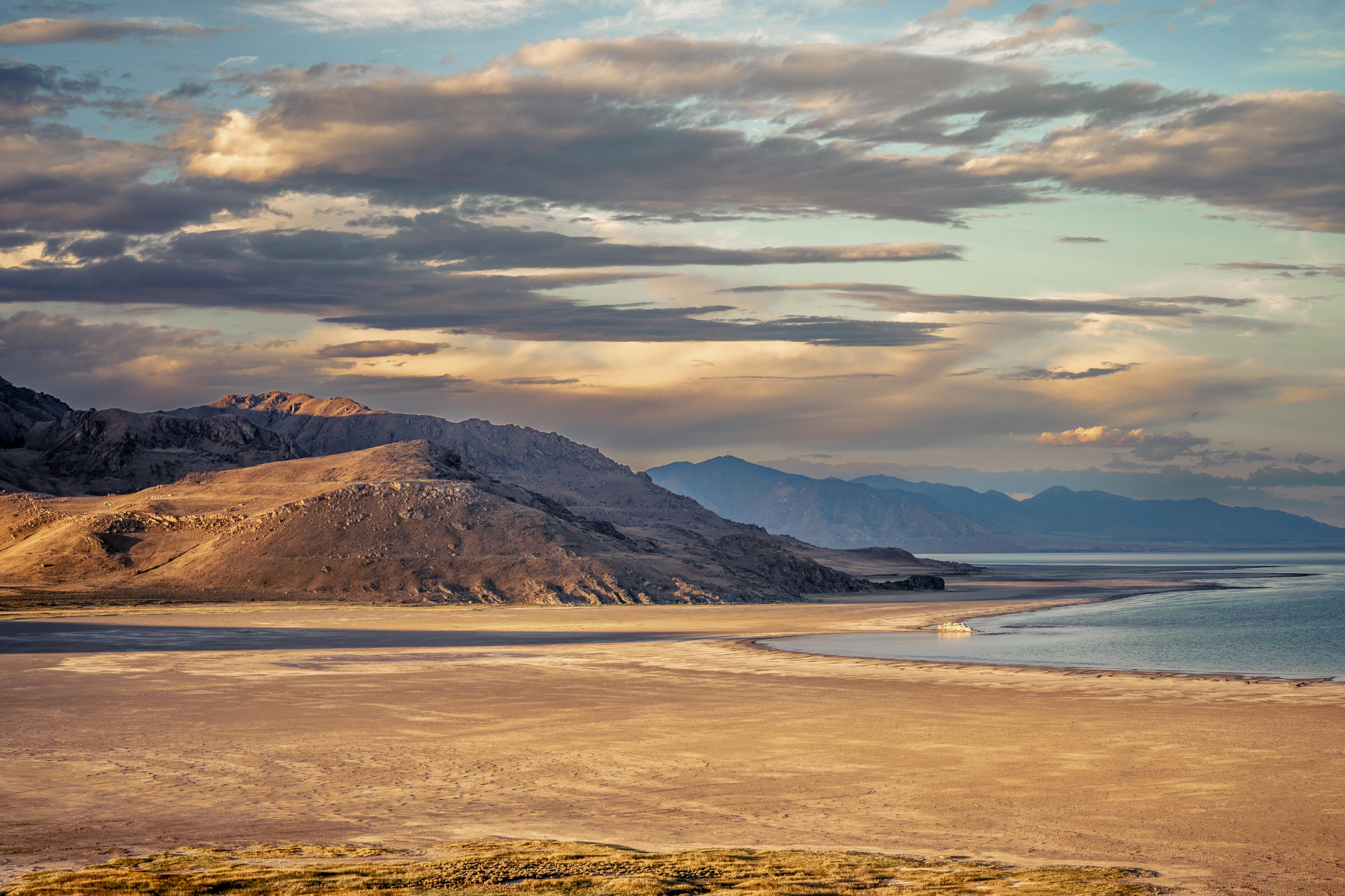 Outdoor landscape image of the scenery at Antelope Island State Park, Utah.