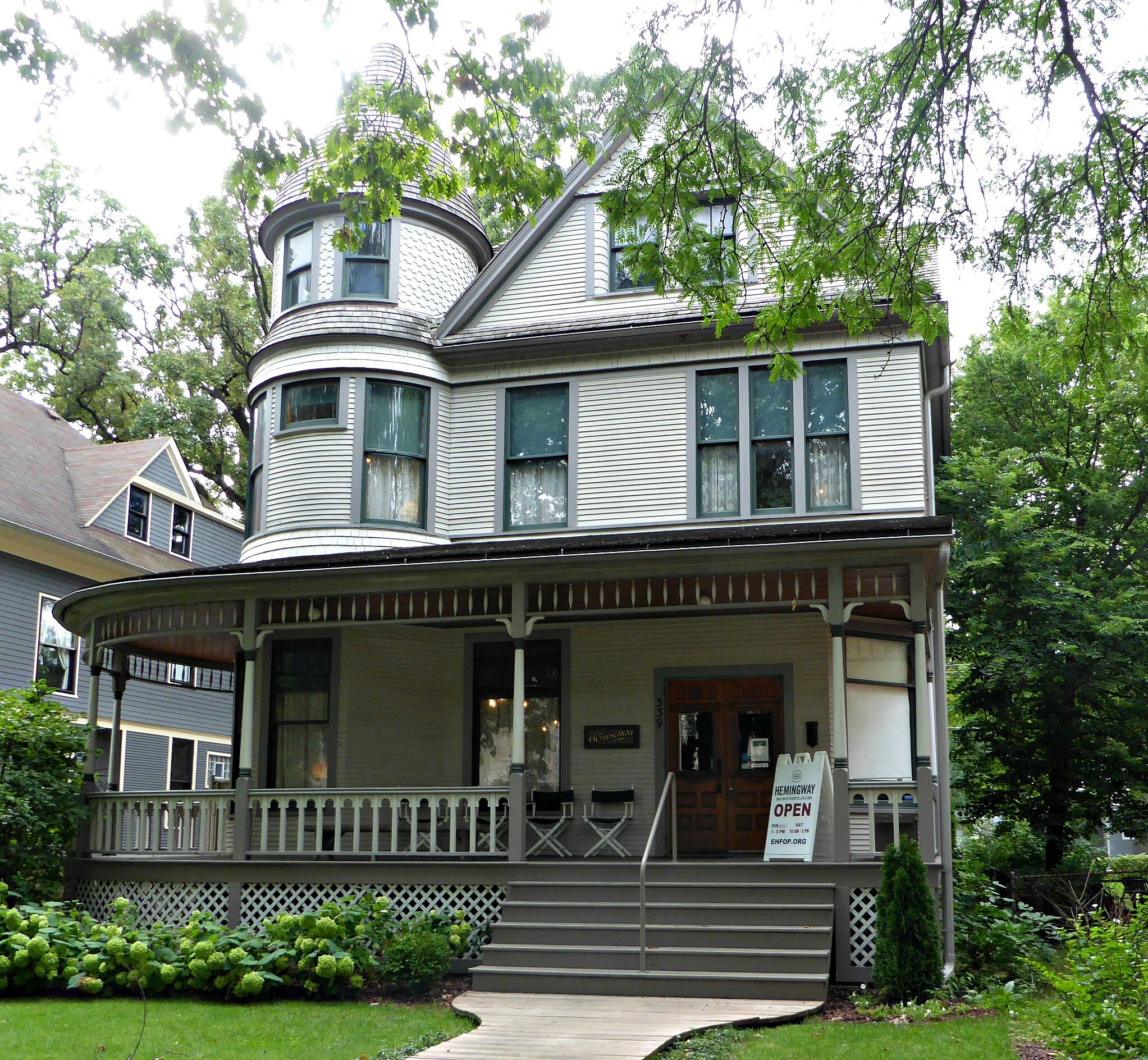 Exterior image of the Hemingway House Museum, birthplace of Ernest Hemingway.